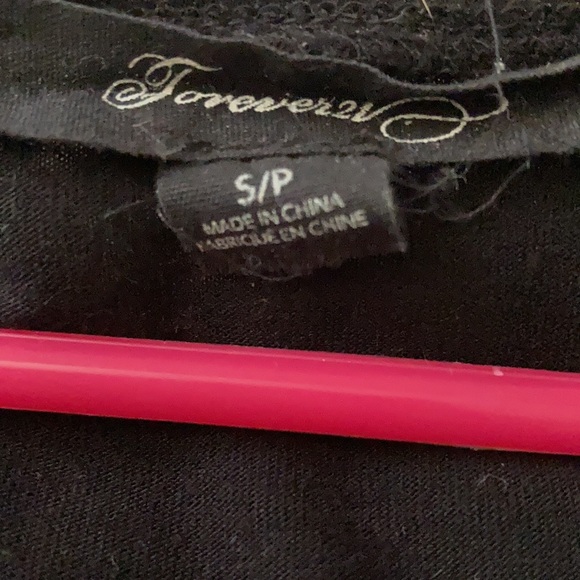 ✨ Host Pick ✨🖤Cream and Black Crop Top - Picture 2 of 3